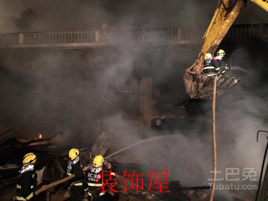 贵州一床垫作坊突发大火 厂房内无人员被困